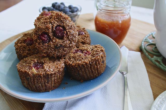 Muffiny z otrúb na tanieri na raňajky